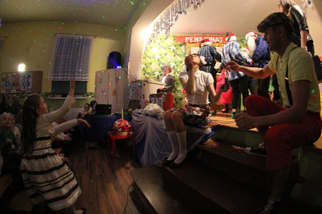 Dorośli dzieciom (zdjęcia)