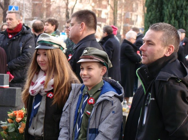 Ich nie uczyła o ojczyźnie szkoła (zdjęcia)