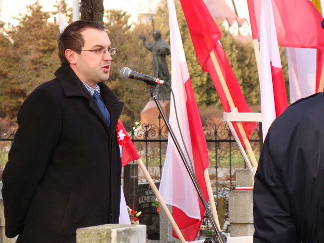 Ich nie uczyła o ojczyźnie szkoła (zdjęcia)