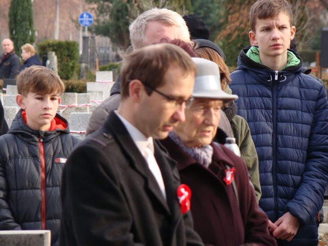 Ich nie uczyła o ojczyźnie szkoła (zdjęcia)