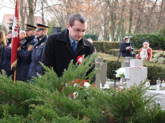 Ich nie uczyła o ojczyźnie szkoła (zdjęcia)