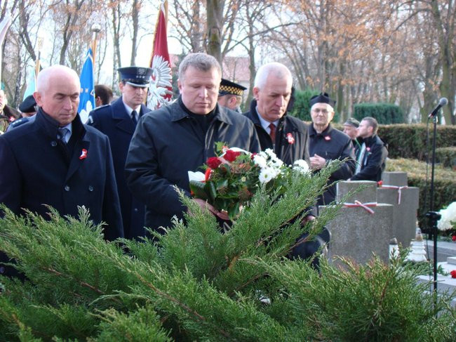 Ich nie uczyła o ojczyźnie szkoła (zdjęcia)