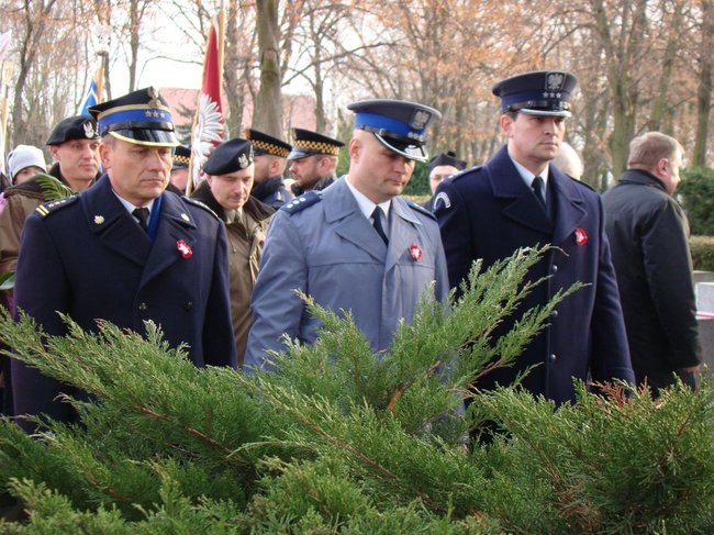 Ich nie uczyła o ojczyźnie szkoła (zdjęcia)