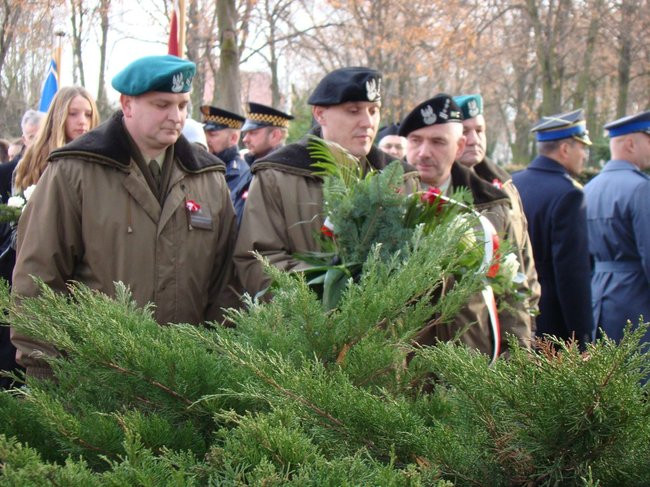 Ich nie uczyła o ojczyźnie szkoła (zdjęcia)