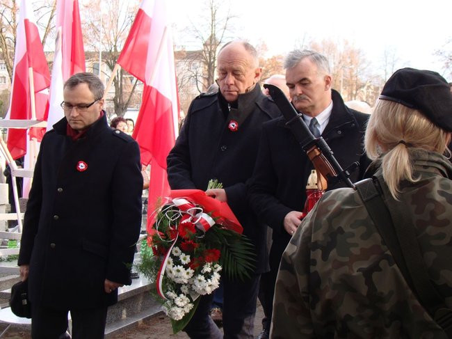 Ich nie uczyła o ojczyźnie szkoła (zdjęcia)