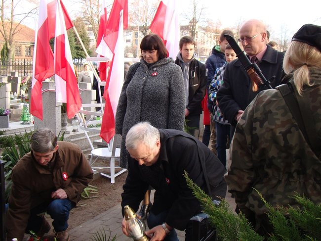 Ich nie uczyła o ojczyźnie szkoła (zdjęcia)