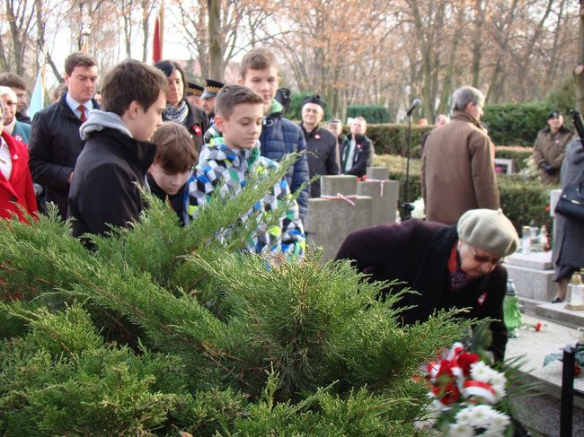 Ich nie uczyła o ojczyźnie szkoła (zdjęcia)
