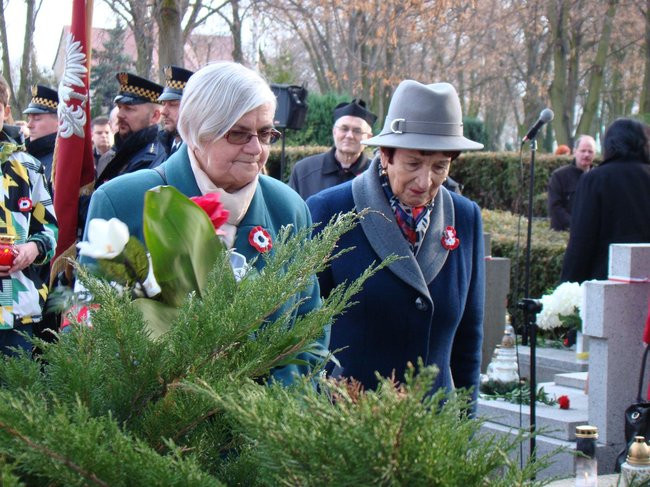 Ich nie uczyła o ojczyźnie szkoła (zdjęcia)