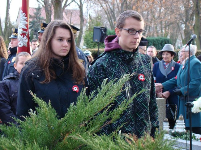 Ich nie uczyła o ojczyźnie szkoła (zdjęcia)