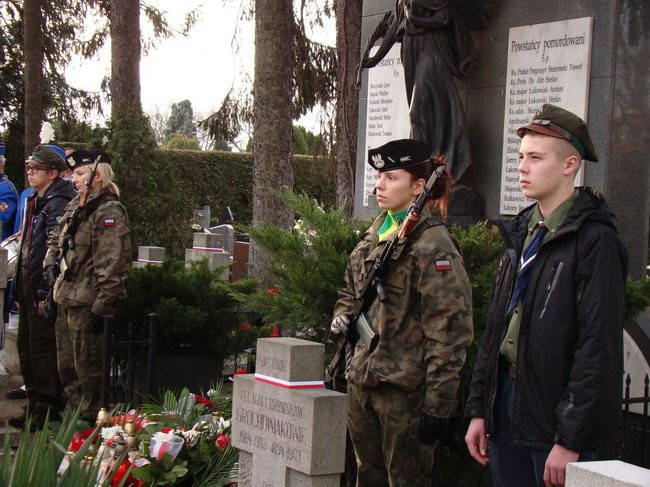 Ich nie uczyła o ojczyźnie szkoła (zdjęcia)