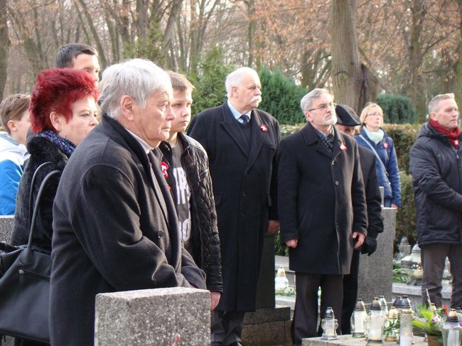 Ich nie uczyła o ojczyźnie szkoła (zdjęcia)