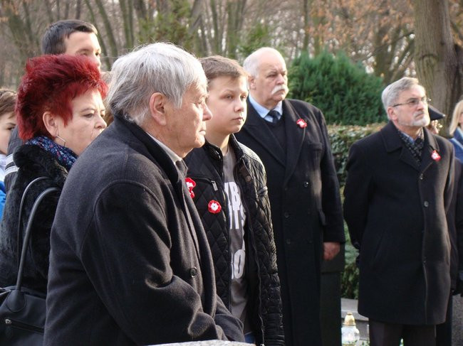 Ich nie uczyła o ojczyźnie szkoła (zdjęcia)