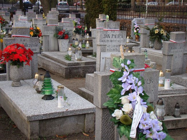 Ich nie uczyła o ojczyźnie szkoła (zdjęcia)