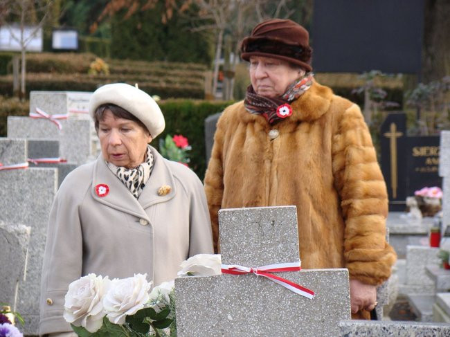 Ich nie uczyła o ojczyźnie szkoła (zdjęcia)