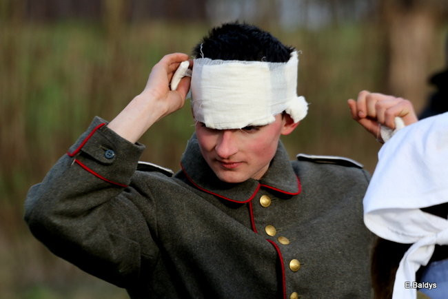 Powstańcy dopingowani przez setki widzów (zdjęcia)