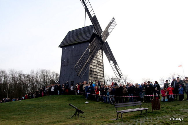 Powstańcy dopingowani przez setki widzów (zdjęcia)