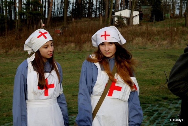 Powstańcy dopingowani przez setki widzów (zdjęcia)