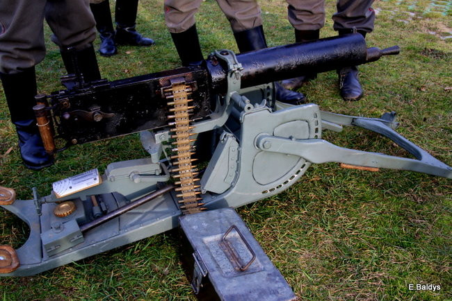 Powstańcy dopingowani przez setki widzów (zdjęcia)