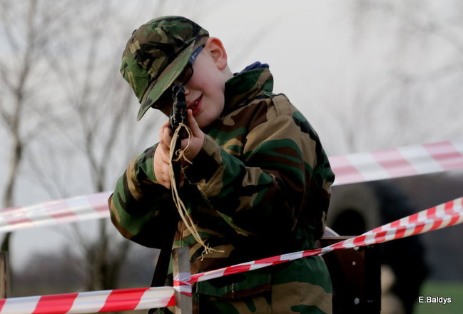 Powstańcy dopingowani przez setki widzów (zdjęcia)