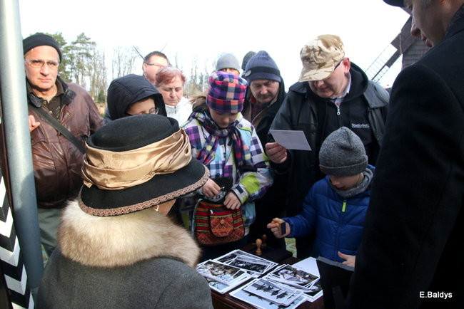 Powstańcy dopingowani przez setki widzów (zdjęcia)