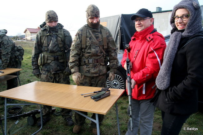 Powstańcy dopingowani przez setki widzów (zdjęcia)