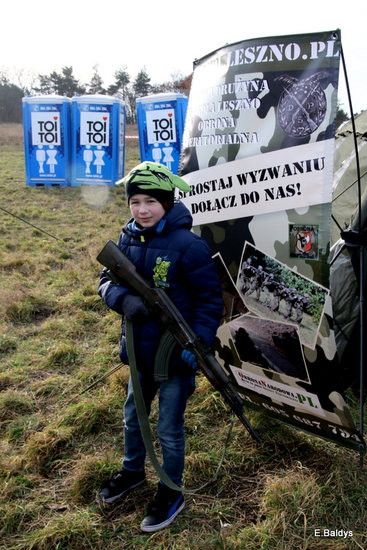 Powstańcy dopingowani przez setki widzów (zdjęcia)