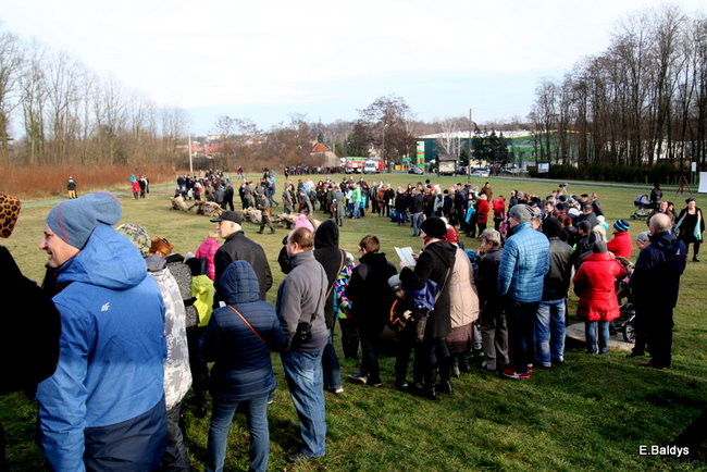 Powstańcy dopingowani przez setki widzów (zdjęcia)