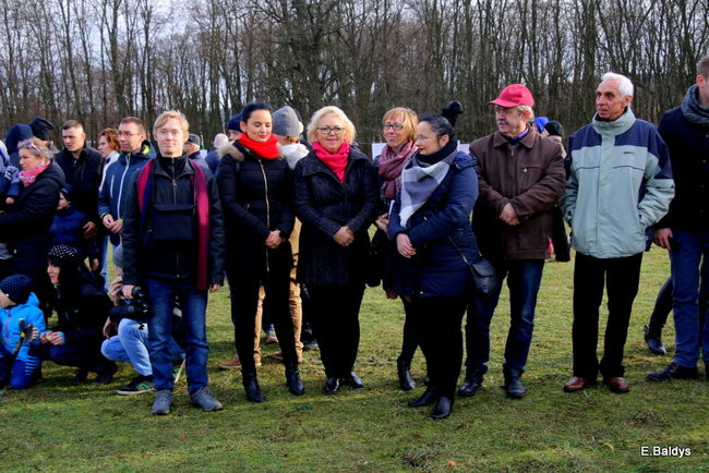 Powstańcy dopingowani przez setki widzów (zdjęcia)