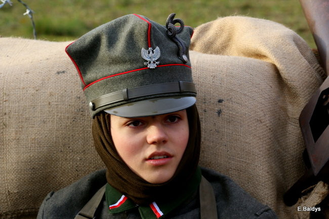 Powstańcy dopingowani przez setki widzów (zdjęcia)