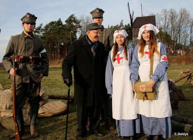 Powstańcy dopingowani przez setki widzów (zdjęcia)