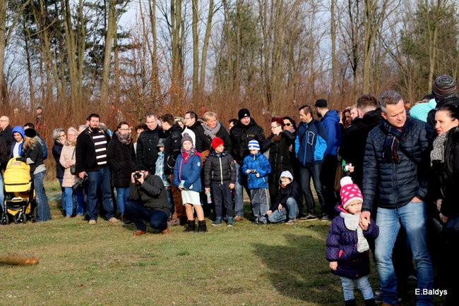 Powstańcy dopingowani przez setki widzów (zdjęcia)