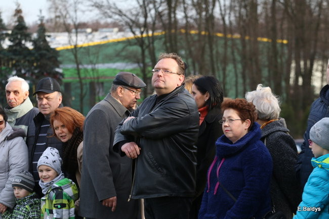 Powstańcy dopingowani przez setki widzów (zdjęcia)