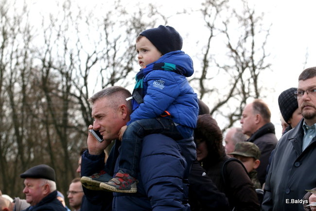 Powstańcy dopingowani przez setki widzów (zdjęcia)