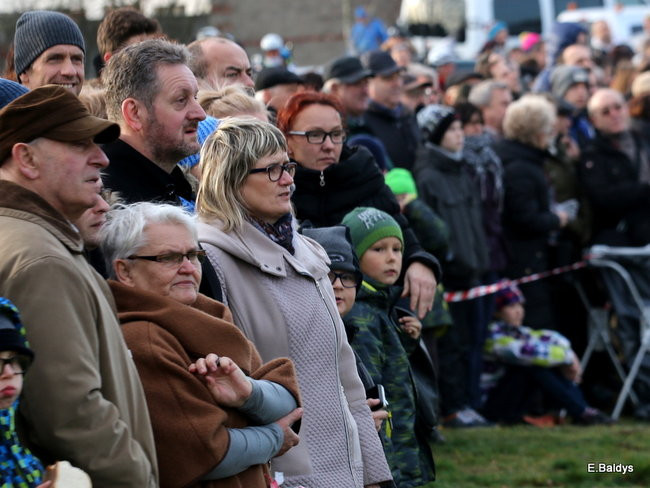 Powstańcy dopingowani przez setki widzów (zdjęcia)