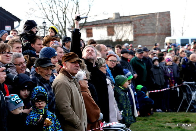 Powstańcy dopingowani przez setki widzów (zdjęcia)
