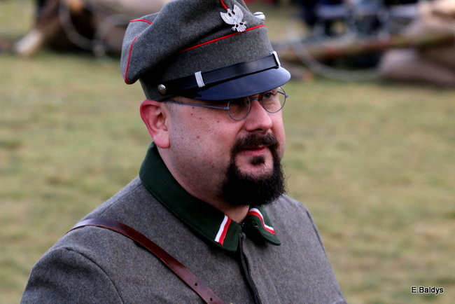 Powstańcy dopingowani przez setki widzów (zdjęcia)