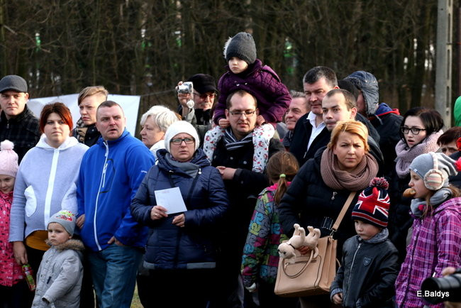 Powstańcy dopingowani przez setki widzów (zdjęcia)