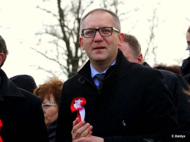 Powstańcy dopingowani przez setki widzów (zdjęcia)