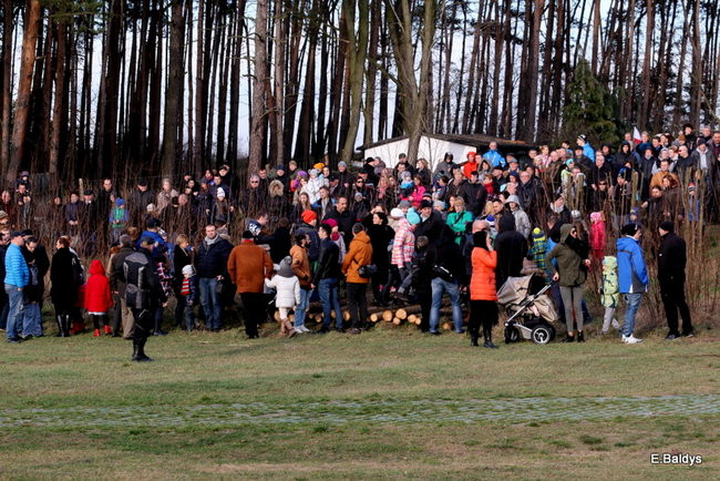 Powstańcy dopingowani przez setki widzów (zdjęcia)