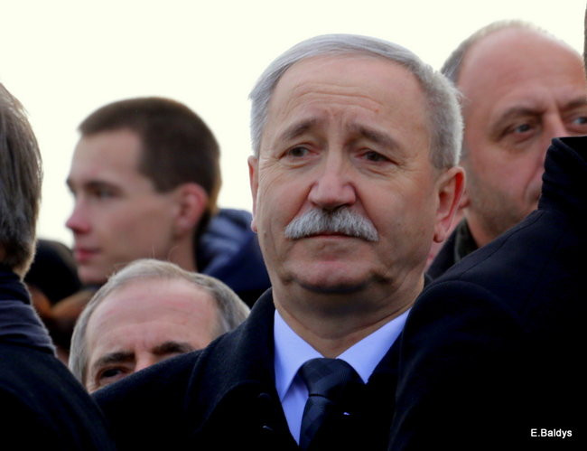 Powstańcy dopingowani przez setki widzów (zdjęcia)