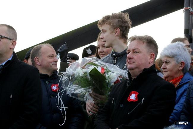 Powstańcy dopingowani przez setki widzów (zdjęcia)