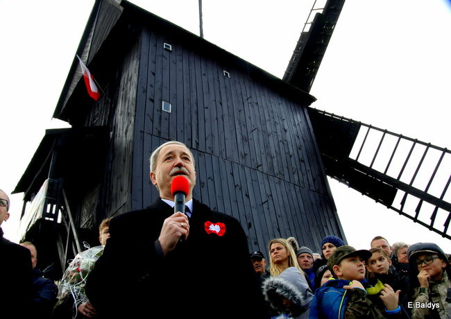 Powstańcy dopingowani przez setki widzów (zdjęcia)