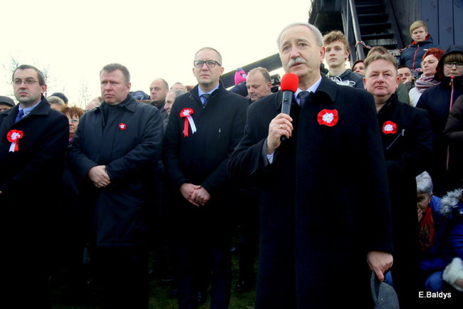 Powstańcy dopingowani przez setki widzów (zdjęcia)