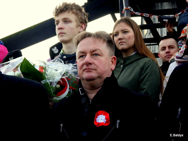 Powstańcy dopingowani przez setki widzów (zdjęcia)