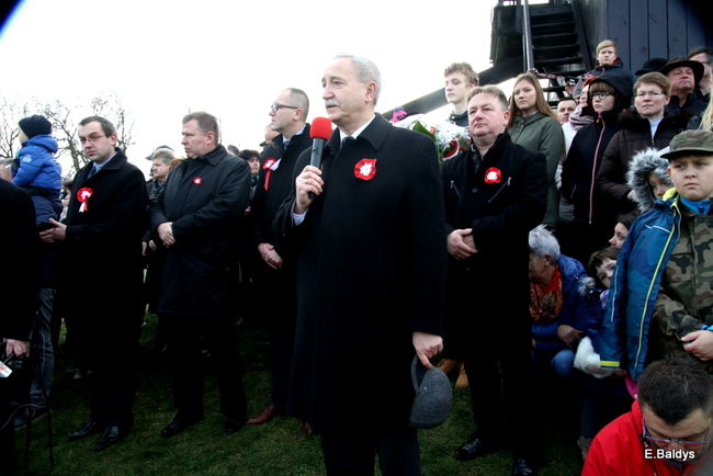 Powstańcy dopingowani przez setki widzów (zdjęcia)