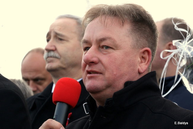 Powstańcy dopingowani przez setki widzów (zdjęcia)