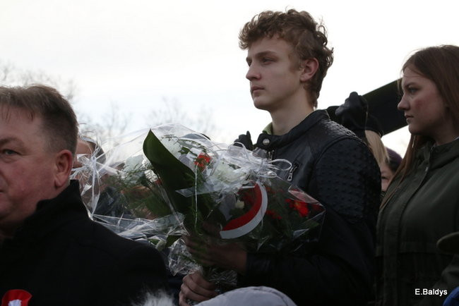 Powstańcy dopingowani przez setki widzów (zdjęcia)