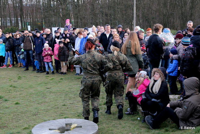 Powstańcy dopingowani przez setki widzów (zdjęcia)