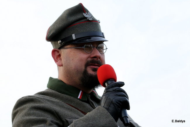 Powstańcy dopingowani przez setki widzów (zdjęcia)