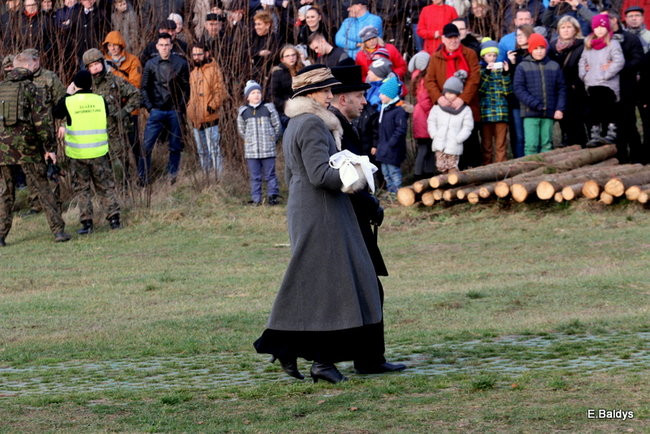 Powstańcy dopingowani przez setki widzów (zdjęcia)